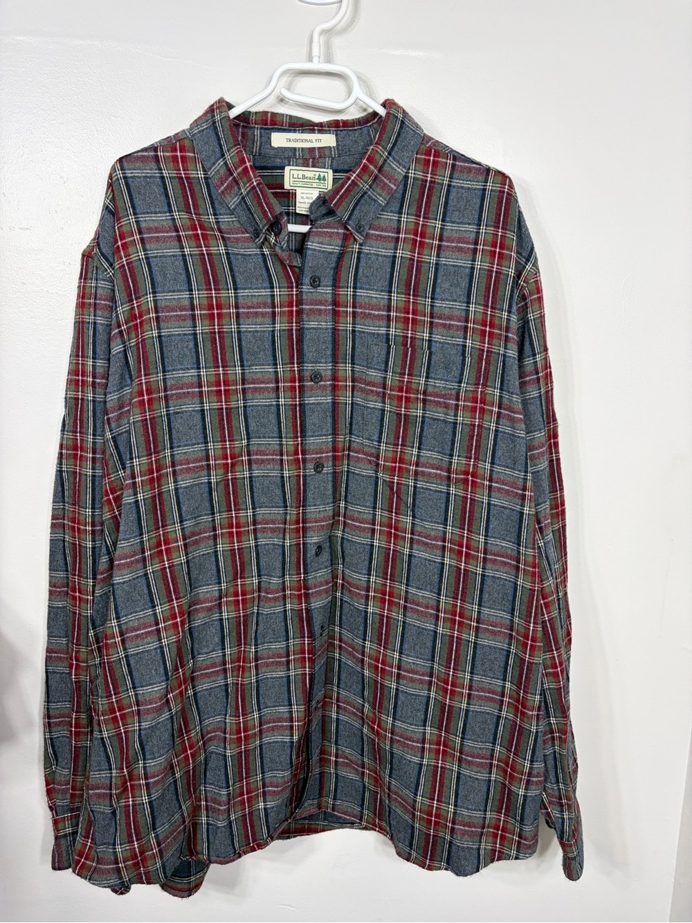 L.L. Bean Men's Scotch Plaid Flannel Shirt XL Traditional Fit Grey Stewart Red